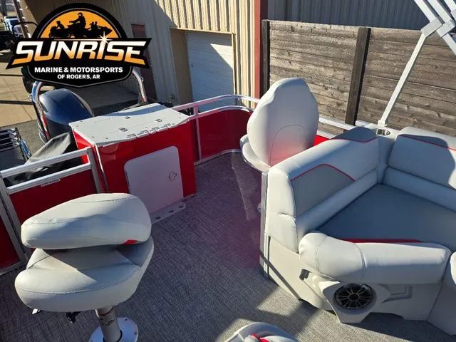 Slide: The Image of Avalon 21' VENTURE REAR FISH 2026 - 9