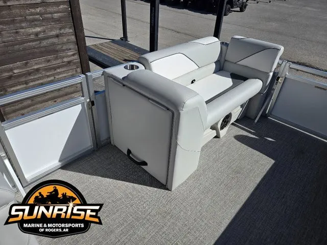 Slide: The Image of Avalon 19' VENTURE CRUISE REAR BENCH 2026 - 10