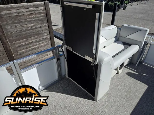 Slide: The Image of Avalon 19' VENTURE CRUISE REAR BENCH 2026 - 11