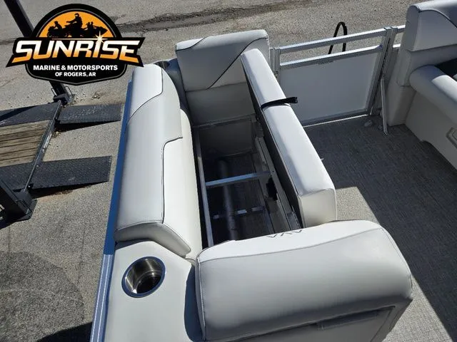 Slide: The Image of Avalon 19' VENTURE CRUISE REAR BENCH 2026 - 13