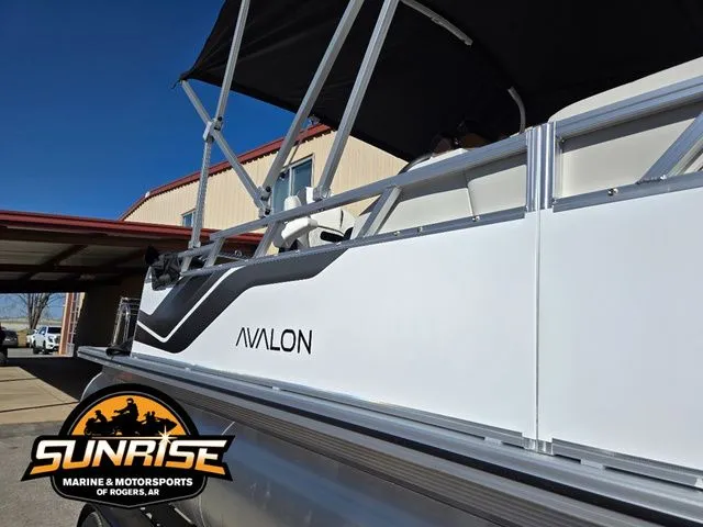 Slide: The Image of Avalon 19' VENTURE CRUISE REAR BENCH 2026 - 16