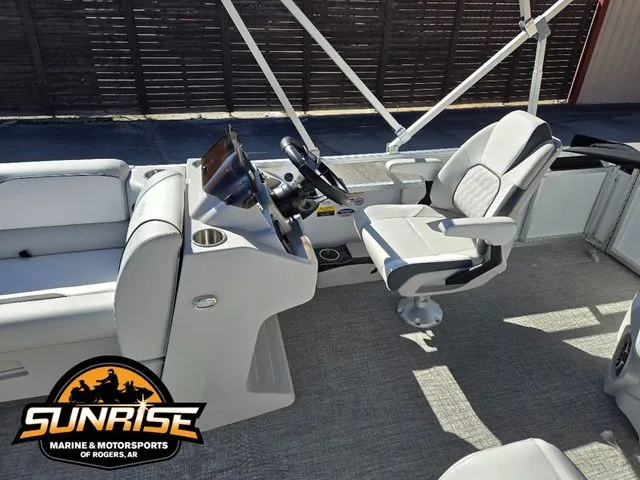 Slide: The Image of Avalon 19' VENTURE CRUISE REAR BENCH 2026 - 6