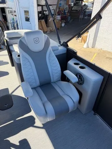 Slide: The Image of Godfrey Monaco 235 SBC - Yamaha 300 2026 - 14