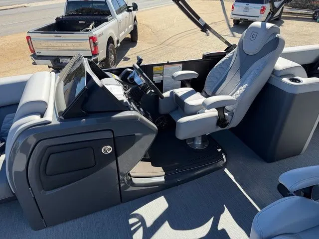 Slide: The Image of Godfrey Monaco 235 SBC - Yamaha 300 2026 - 7