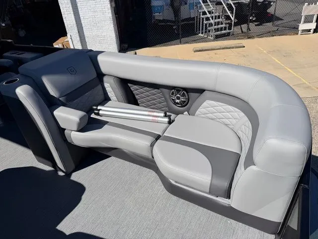 Slide: The Image of Godfrey Monaco 235 SBC - Yamaha 300 2026 - 8