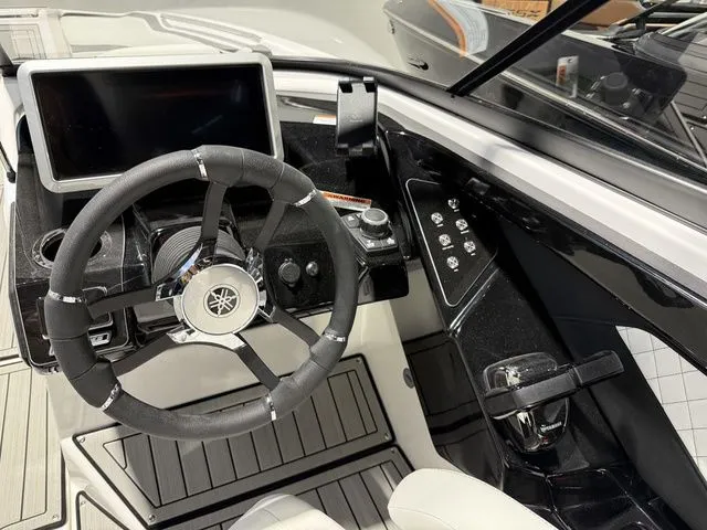 Slide: The Image of Yamaha 252SE 2026 - 30