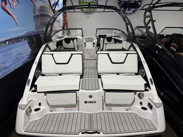 Slide: The Image of Yamaha 252SE 2026 - 4