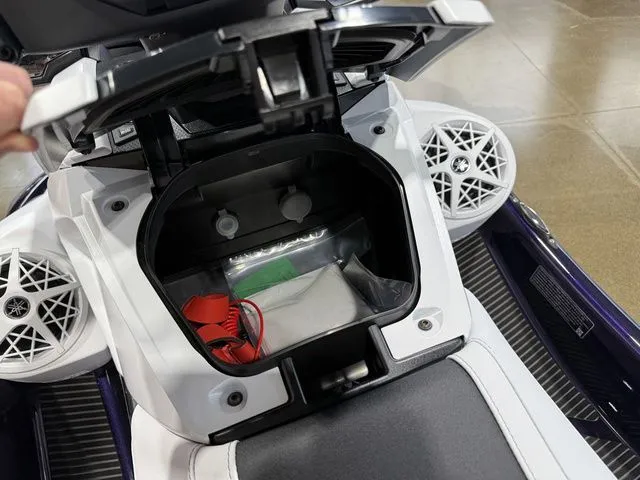 Slide: The Image of Yamaha VX Cruiser HO 2026 - 10