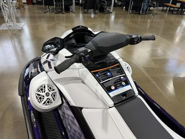 Slide: The Image of Yamaha VX Cruiser HO 2026 - 7