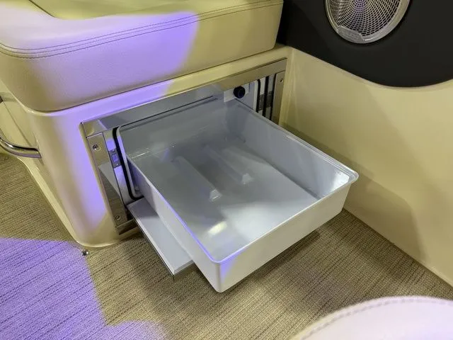 Slide: The Image of Chris-Craft Sportster 28 Wake Surf 2026 - 17