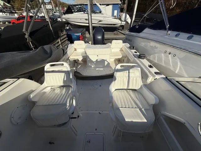 Slide: The Image of Sea Hunt 225 Explorer 2006 - 5