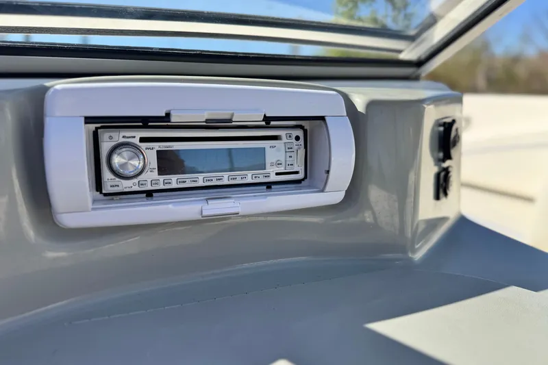 Slide: The Image of 2006 Bayliner 215 Bowrider stereo system with control panel, close-up view. - 19