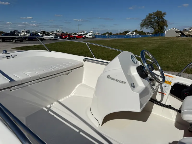 Slide: The Image of Boston Whaler 130 Super Sport 2014 - 8