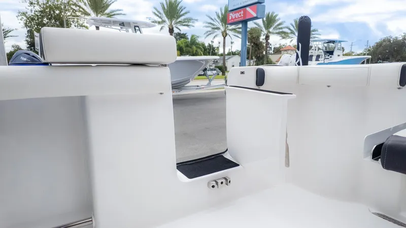 Slide: The Image of Tidewater 272 CC Adventure 2026 - 8