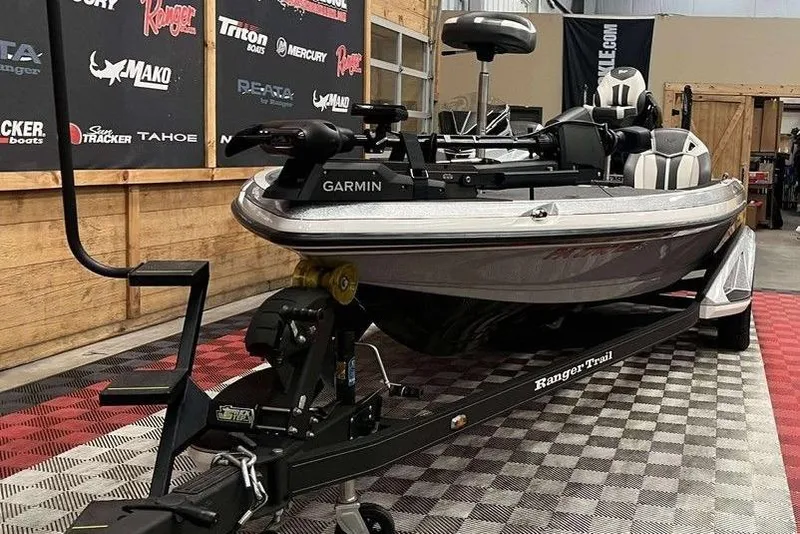 Slide: The Image of 2023 Ranger Z520R Ranger Cup Equipped boat on display in a showroom. - 5