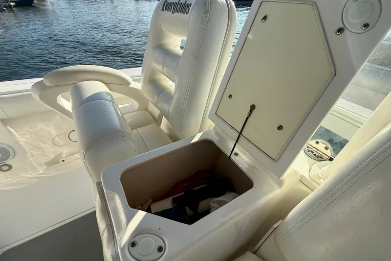 Slide: The Image of 2008 Everglades 350 Center Console boat with open storage compartment and white seating. - 36