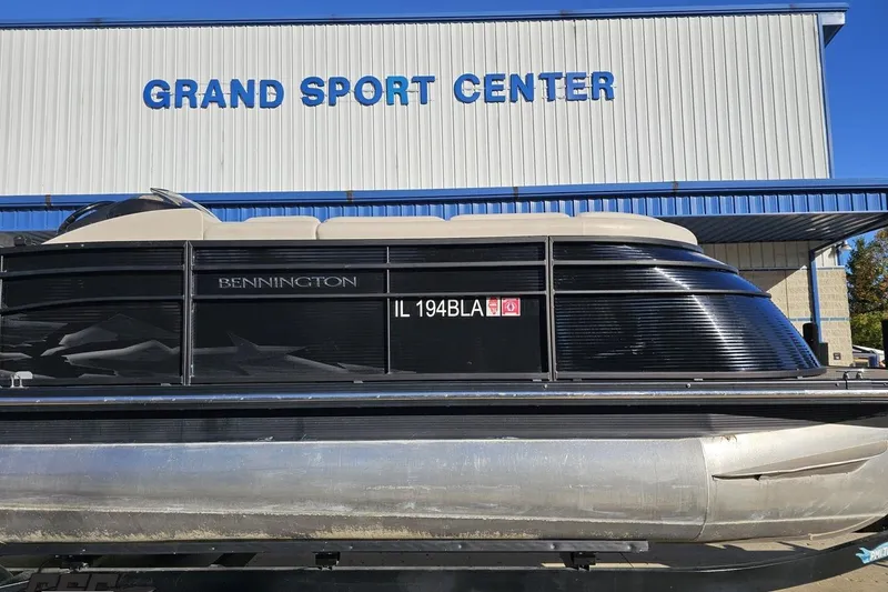 Slide: The Image of 2015 Bennington 2550 QBR pontoon boat at Grand Sport Center. - 13