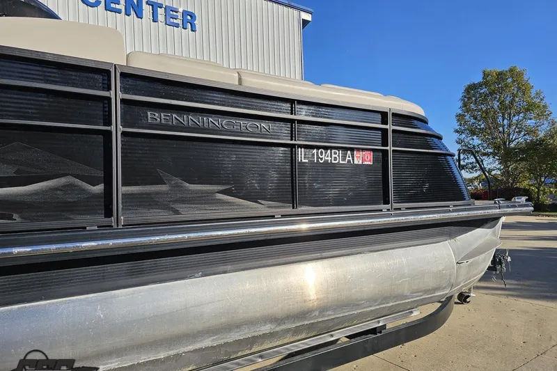 Slide: The Image of 2015 Bennington 2550 QBR pontoon boat parked outdoors on a sunny day. - 5