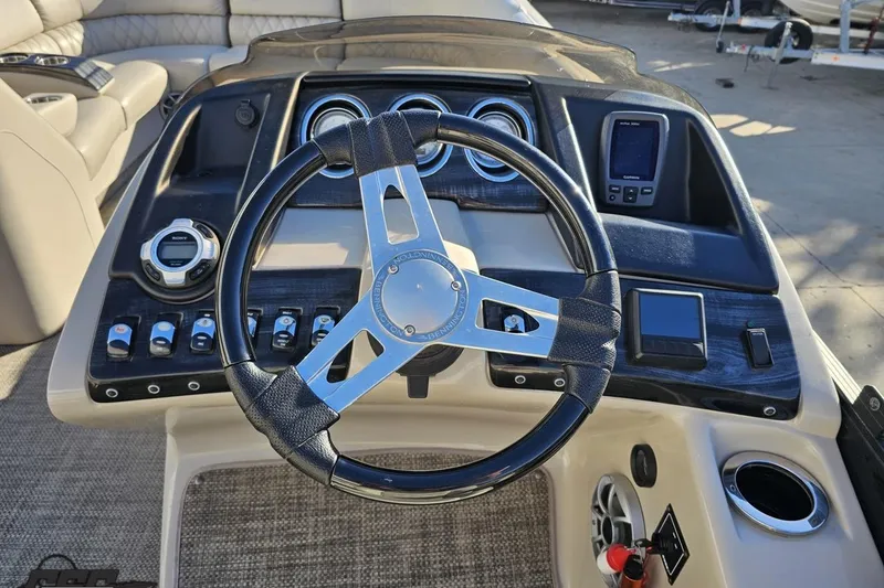 Slide: The Image of 2015 Bennington 2550 QBR boat dashboard with steering wheel and control panel. - 59