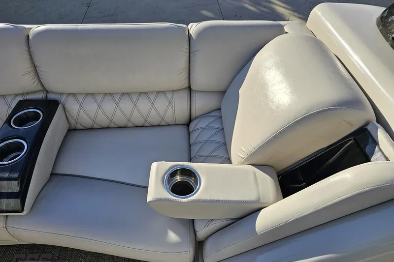 Slide: The Image of Luxurious seating on 2015 Bennington 2550 QBR boat with cup holders and diamond stitching. - 71