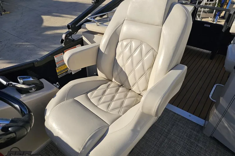 Slide: The Image of Luxurious captain's chair on 2015 Bennington 2550 QBR boat, featuring diamond-stitched upholstery. - 88