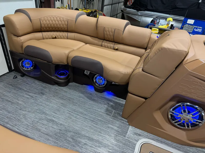 Slide: The Image of Tahoe Cascade 2385 Swingback (VRB) Tritoon & Honda 4-Stroke EFI 2026 - 35