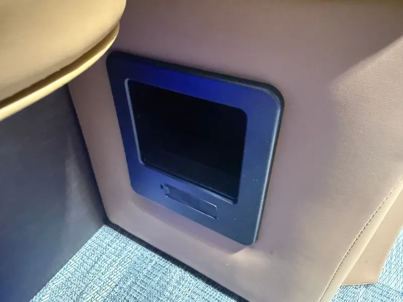 Slide: The Image of Tahoe Cascade 2385 Swingback (VRB) Tritoon & Honda 4-Stroke EFI 2026 - 38