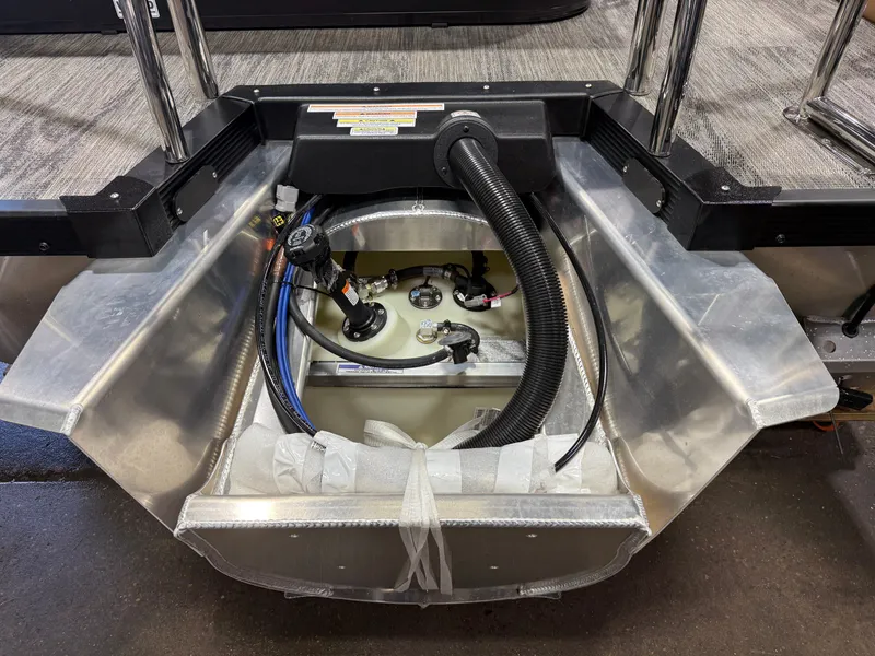 Slide: The Image of Tahoe Cascade 2385 Swingback (VRB) Tritoon & Honda 4-Stroke EFI 2026 - 49