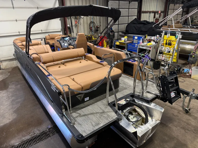 Slide: The Image of Tahoe Cascade 2385 Swingback (VRB) Tritoon & Honda 4-Stroke EFI 2026 - 54