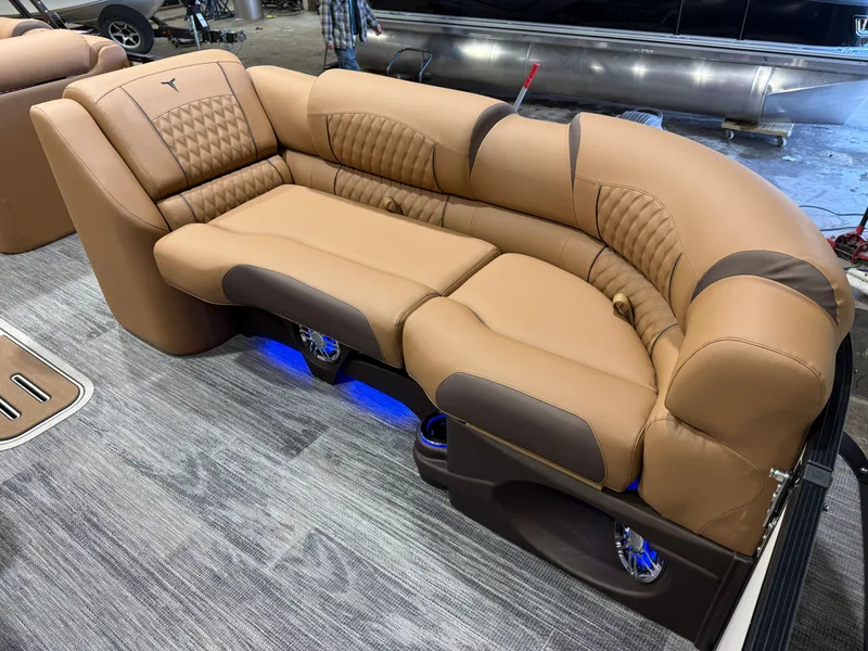 Slide: The Image of Tahoe Cascade 2385 Swingback (VRB) Tritoon & Honda 4-Stroke EFI 2026 - 8