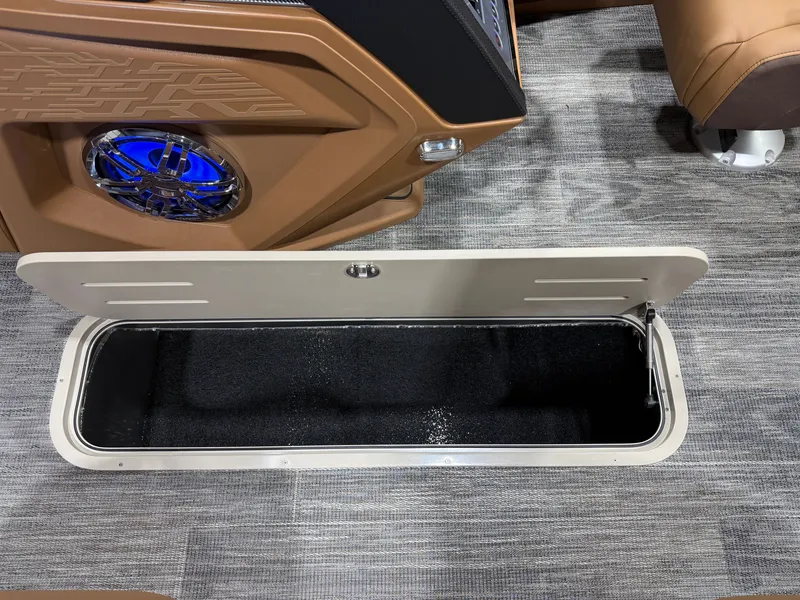 Slide: The Image of Tahoe 2026 Tahoe Cascade 200HP VRB 2385 Swingback Tritoon 2026 - 33