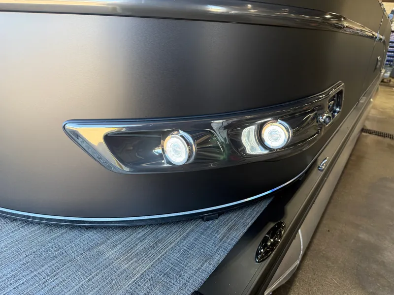 Slide: The Image of Tahoe 2026 Tahoe Cascade 200HP VRB 2385 Swingback Tritoon 2026 - 41