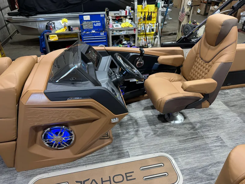 Slide: The Image of Tahoe 2026 Tahoe Cascade 200HP VRB 2385 Swingback Tritoon 2026 - 9