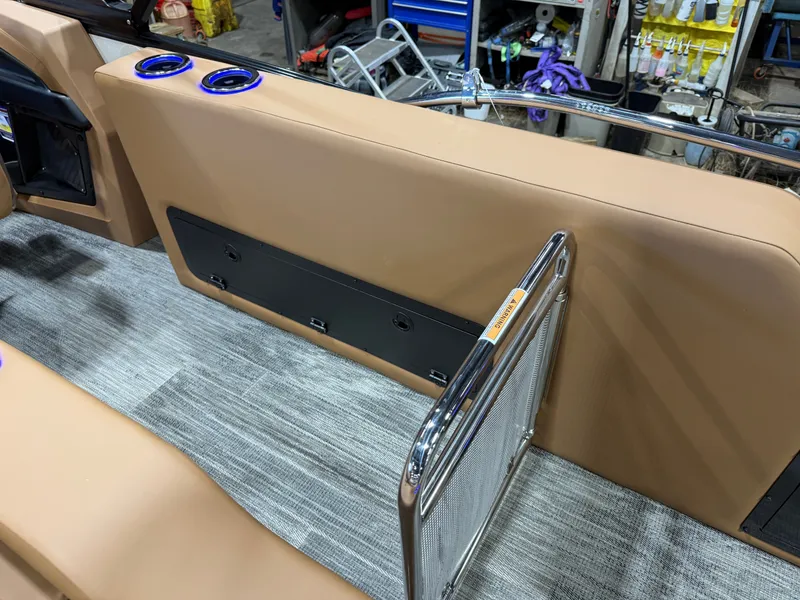 Slide: The Image of Tahoe Cascade 2385 Swingback (VRB) Tritoon & Honda 4-Stroke EFI 2026 - 25