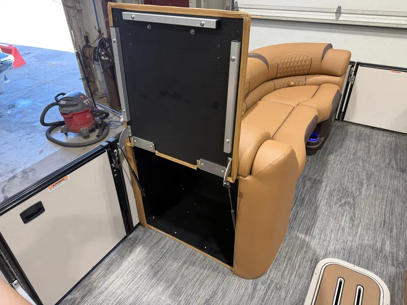 Slide: The Image of Tahoe Cascade 2385 Swingback (VRB) Tritoon & Honda 4-Stroke EFI 2026 - 30