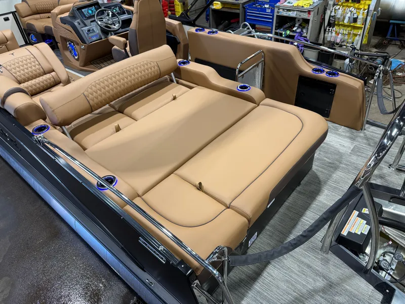 Slide: The Image of Tahoe Cascade 2385 Swingback (VRB) Tritoon & Honda 4-Stroke EFI 2026 - 4