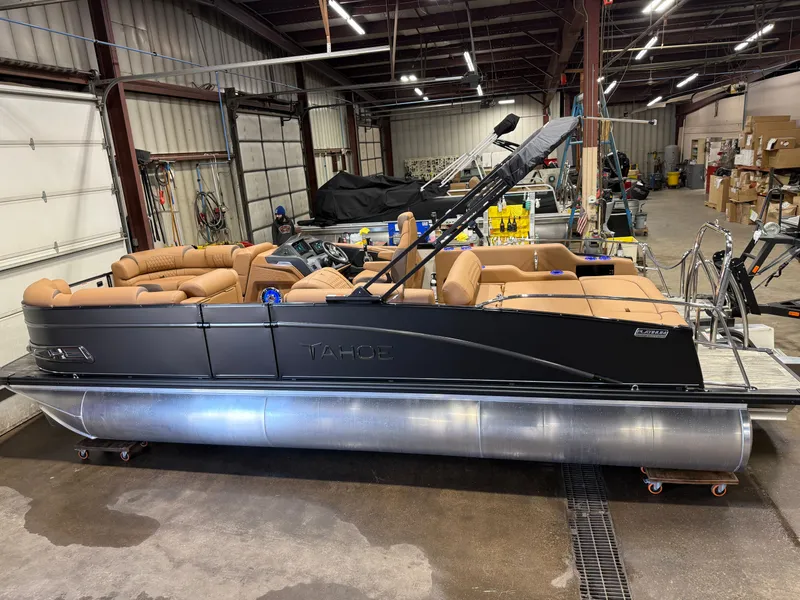 Slide: The Image of Tahoe Cascade 2385 Swingback (VRB) Tritoon & Honda 4-Stroke EFI 2026 - 55