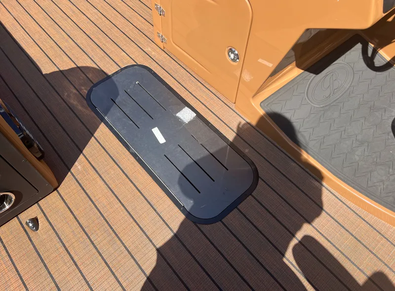 Slide: The Image of Bentley Pontoons Elite 200HP QSB 223 Quad Swingback Tritoon 2026 - 12