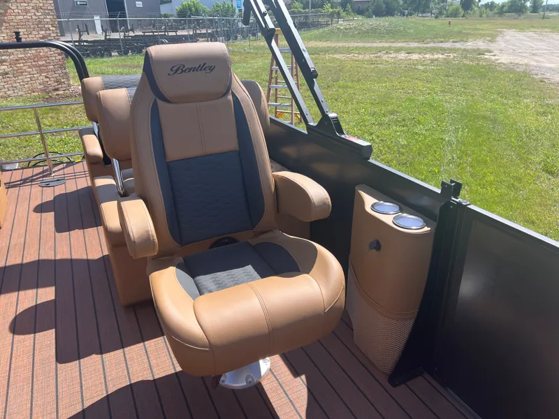 Slide: The Image of Bentley Pontoons Elite 200HP QSB 223 Quad Swingback Tritoon 2026 - 14
