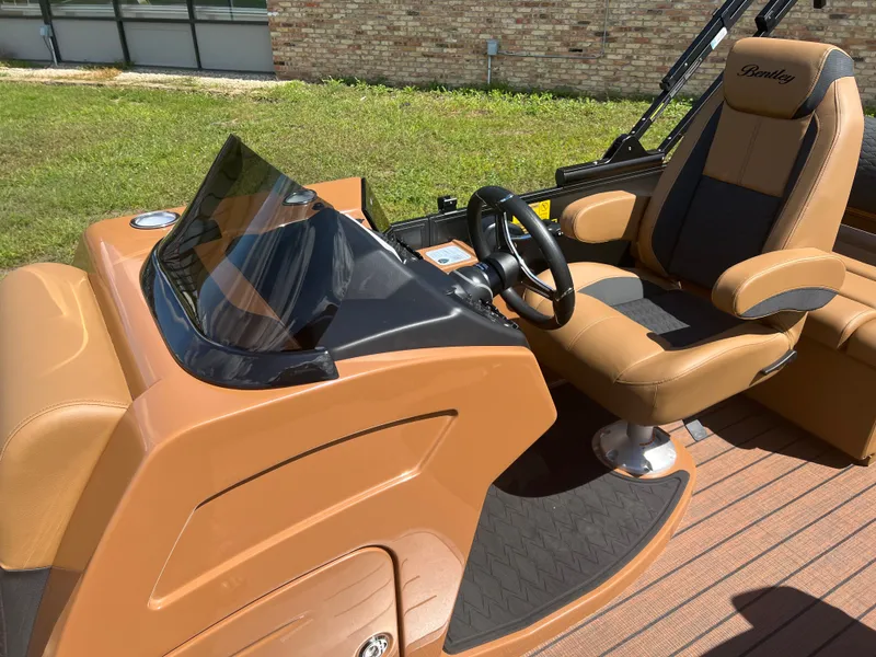 Slide: The Image of Bentley Pontoons Elite 200HP QSB 223 Quad Swingback Tritoon 2026 - 15