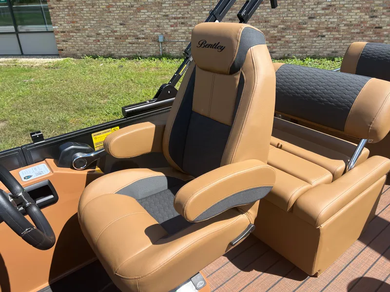 Slide: The Image of Bentley Pontoons Elite 200HP QSB 223 Quad Swingback Tritoon 2026 - 16