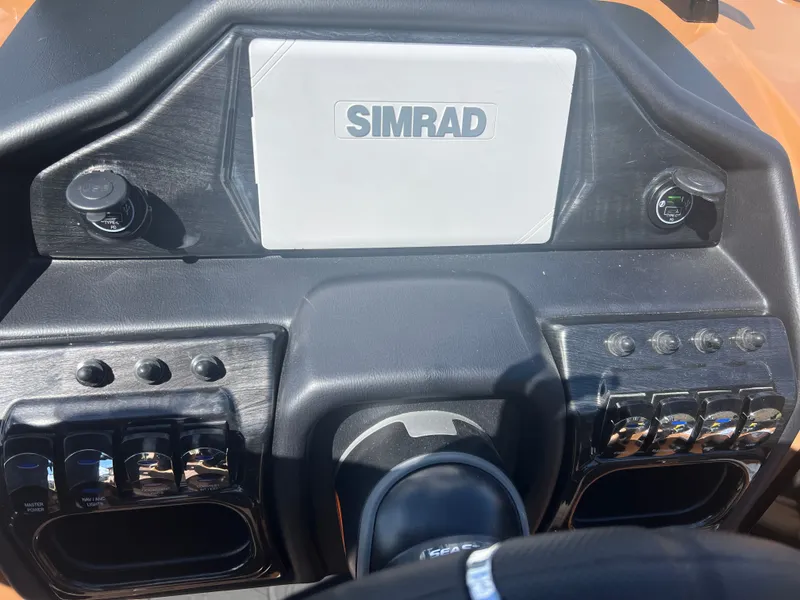 Slide: The Image of Bentley Pontoons Elite 200HP QSB 223 Quad Swingback Tritoon 2026 - 18