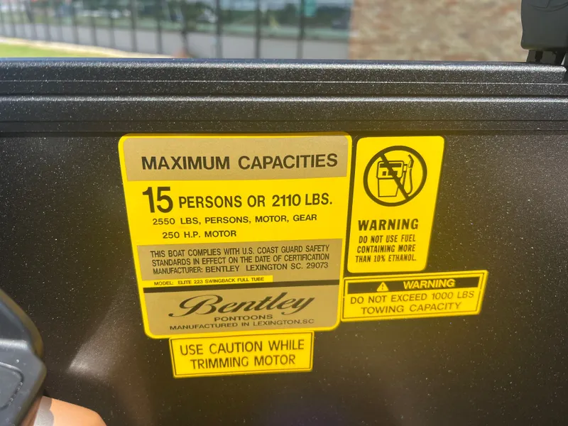 Slide: The Image of Bentley Pontoons Elite 200HP QSB 223 Quad Swingback Tritoon 2026 - 20