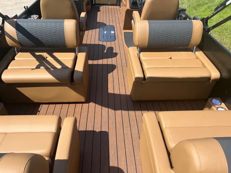 Slide: The Image of Bentley Pontoons Elite 200HP QSB 223 Quad Swingback Tritoon 2026 - 29