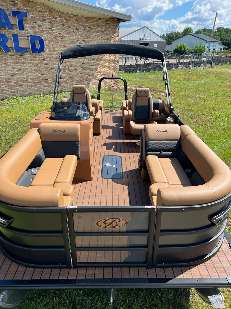 Slide: The Image of Bentley Pontoons Elite 200HP QSB 223 Quad Swingback Tritoon 2026 - 36