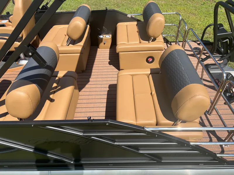 Slide: The Image of Bentley Pontoons Elite 200HP QSB 223 Quad Swingback Tritoon 2026 - 4