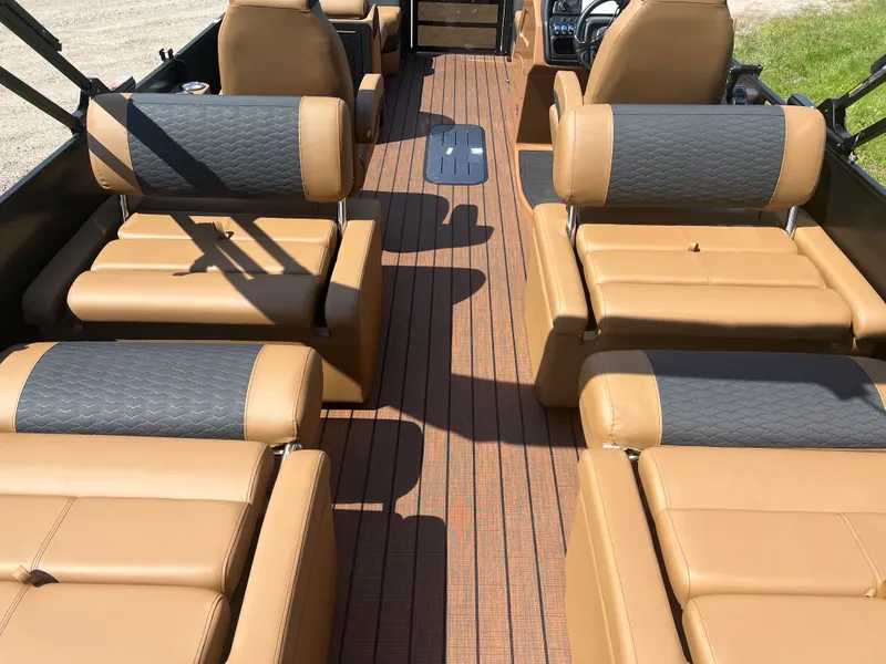 Slide: The Image of Bentley Pontoons Elite 223 Quad Swingback Tritoon 2026 - 30