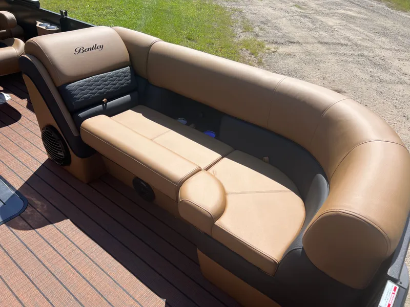 Slide: The Image of Bentley Pontoons Elite 223 Quad Swingback Tritoon 2026 - 6