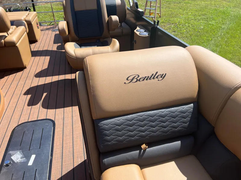 Slide: The Image of Bentley Pontoons Elite 223 Quad Swingback Tritoon 2026 - 9