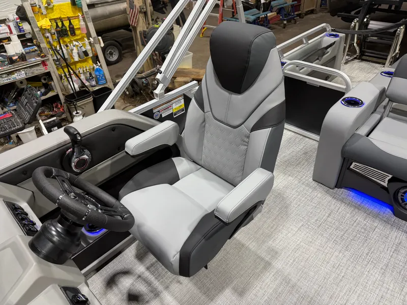 Slide: The Image of Tahoe LTZ 200HP VRB 2385 Swingback Tritoon 2026 - 10